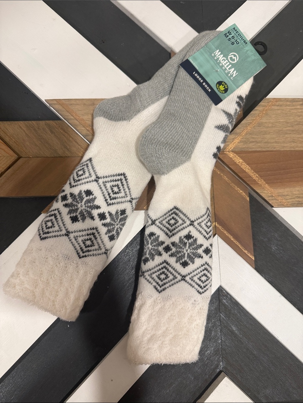 Magellan Outdoors Cream & Gray Nordic Pattern Crew Socks Size W 6-10 / M 5-9